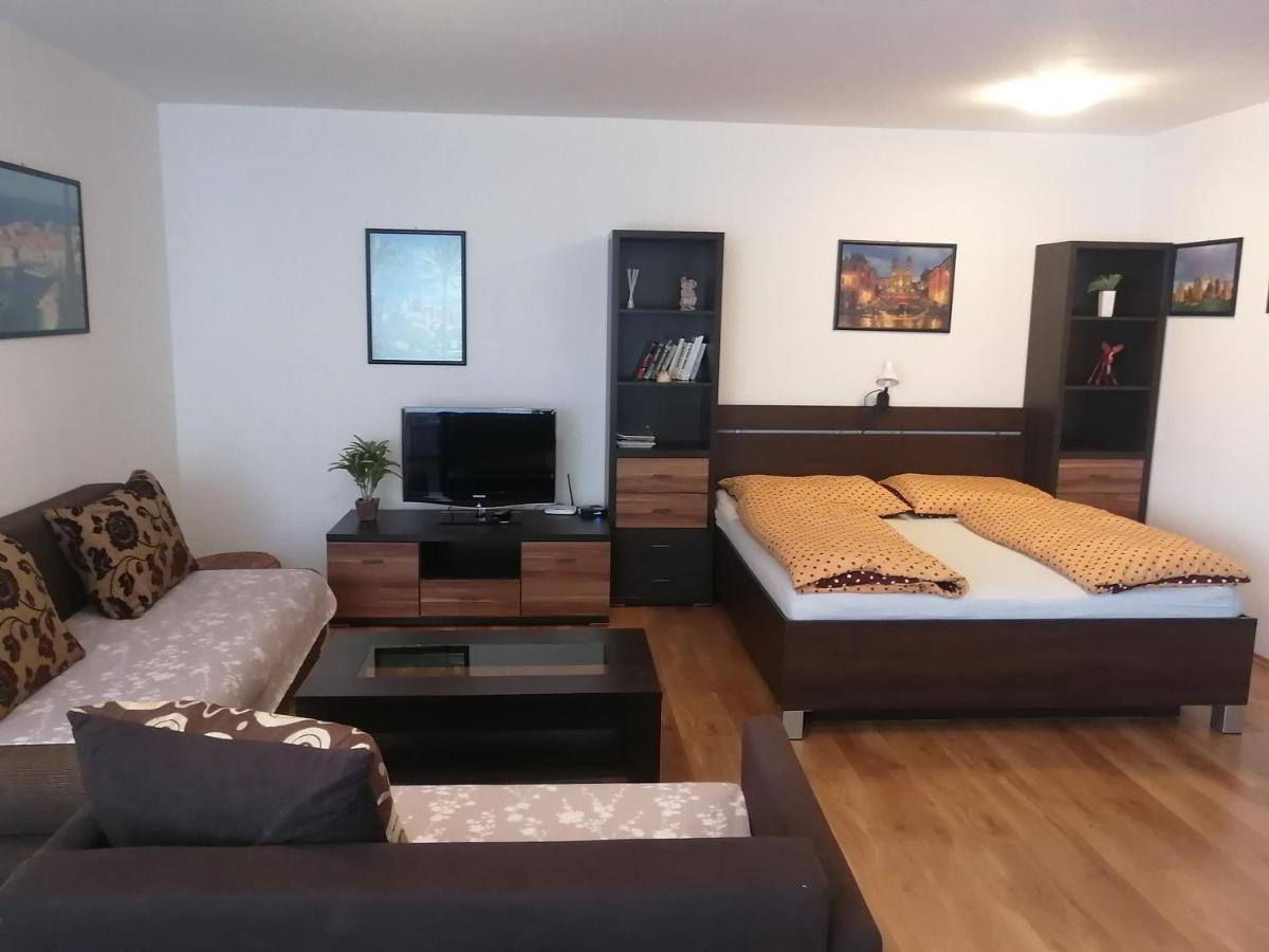 Modern City Center Apartment With Private Parking مارتون المظهر الخارجي الصورة