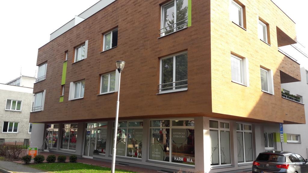 Modern City Center Apartment With Private Parking مارتون المظهر الخارجي الصورة